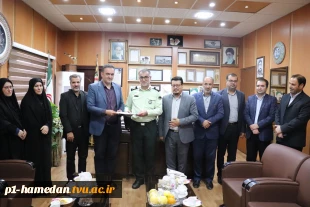 در هفته نیروی انتظامی، رئیس دانشگاه فنی و حرفه ای استان با فرمانده انتظامی همدان دیدار و گفتگو کرد 2