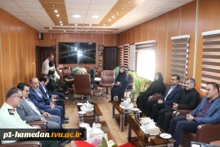 در هفته نیروی انتظامی، رئیس دانشگاه فنی و حرفه ای استان با فرمانده انتظامی همدان دیدار و گفتگو کرد 3