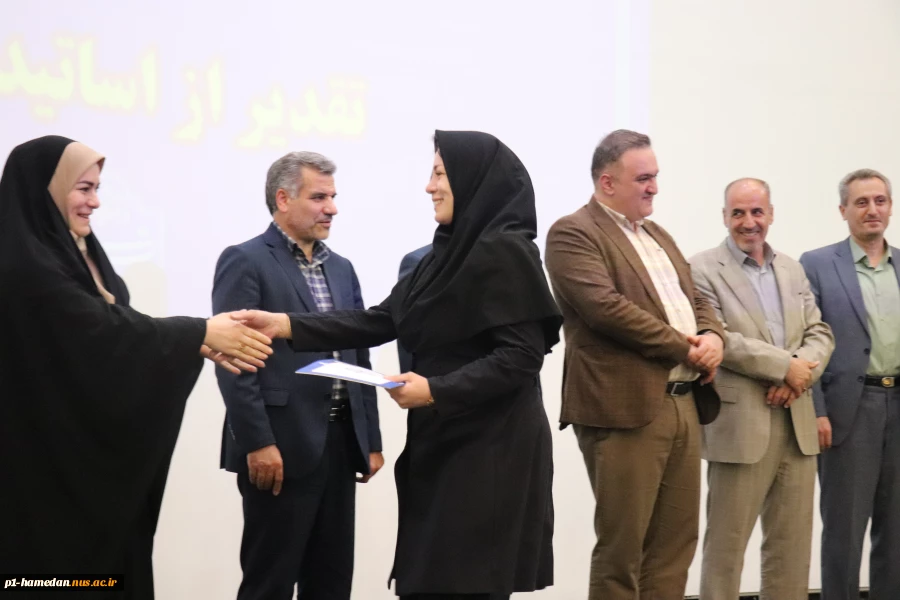 مراسم گرامیداشت مقام شامخ استاد و تقدیر از اساتید سرآمد دانشگاه ملی مهارت استان همدان برگزار شد 12