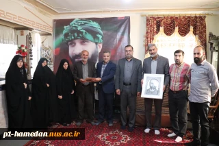 به مناسبت هفته دفاع مقدس صورت گرفت:
دیدار جمعی از مسئولین دانشگاه ملی مهارت استان همدان با خانواده شهید فرشید کریمی