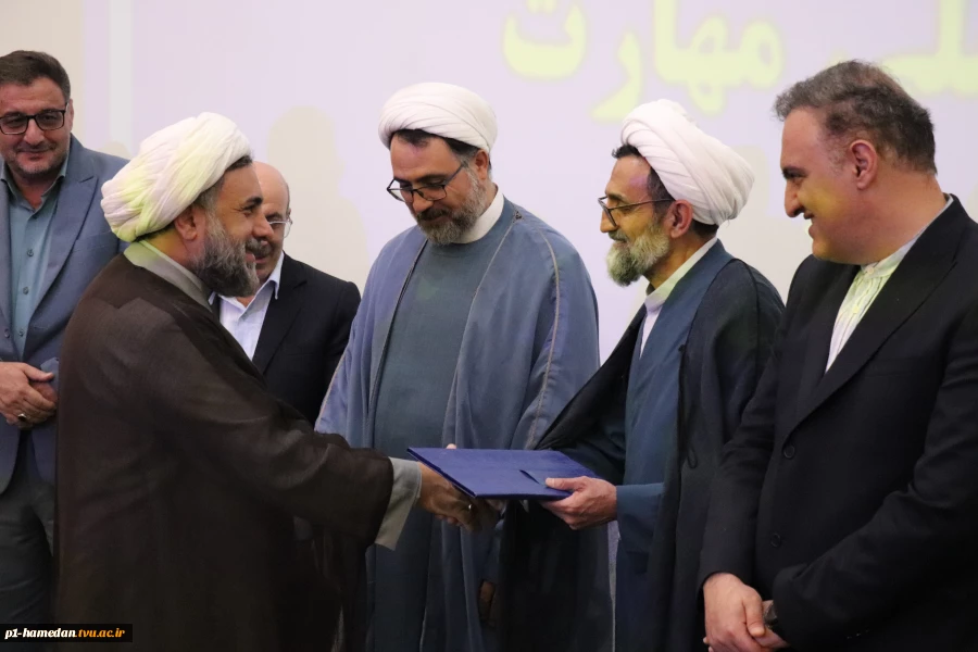 حجت الاسلام والمسلمین افلاکیان به‌عنوان نماینده نهاد مقام معظم رهبری در دانشگاه ملی مهارت استان همدان منصوب شد
 2