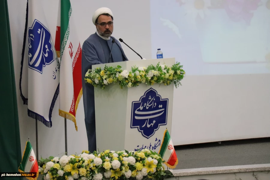 حجت الاسلام والمسلمین افلاکیان به‌عنوان نماینده نهاد مقام معظم رهبری در دانشگاه ملی مهارت استان همدان منصوب شد
 4