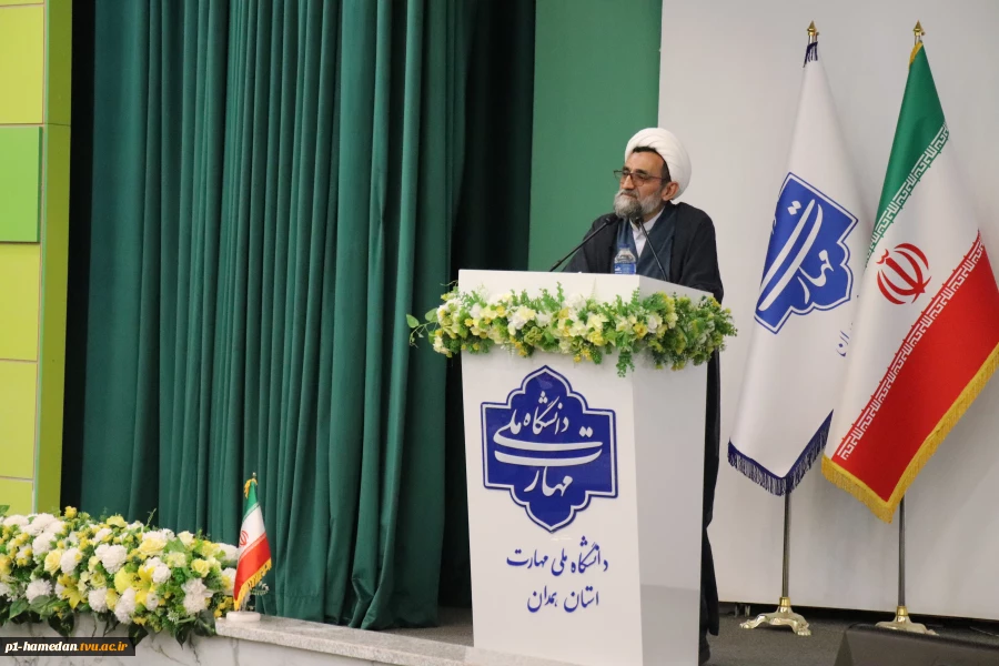 حجت الاسلام والمسلمین افلاکیان به‌عنوان نماینده نهاد مقام معظم رهبری در دانشگاه ملی مهارت استان همدان منصوب شد
 5