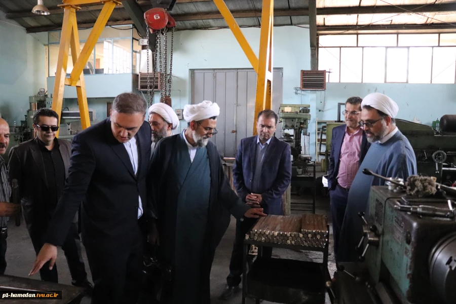 حجت الاسلام والمسلمین افلاکیان به‌عنوان نماینده نهاد مقام معظم رهبری در دانشگاه ملی مهارت استان همدان منصوب شد
 3