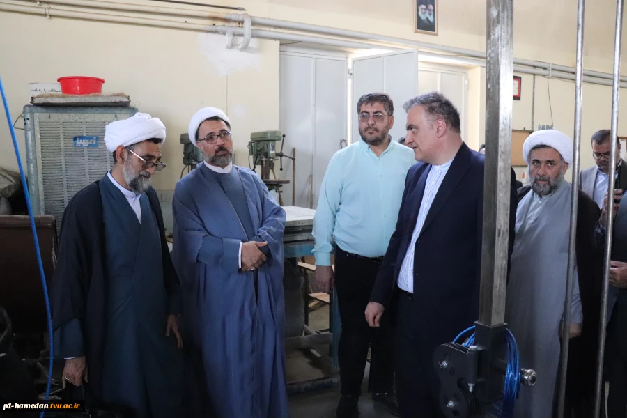 حجت الاسلام والمسلمین افلاکیان به‌عنوان نماینده نهاد مقام معظم رهبری در دانشگاه ملی مهارت استان همدان منصوب شد
 4