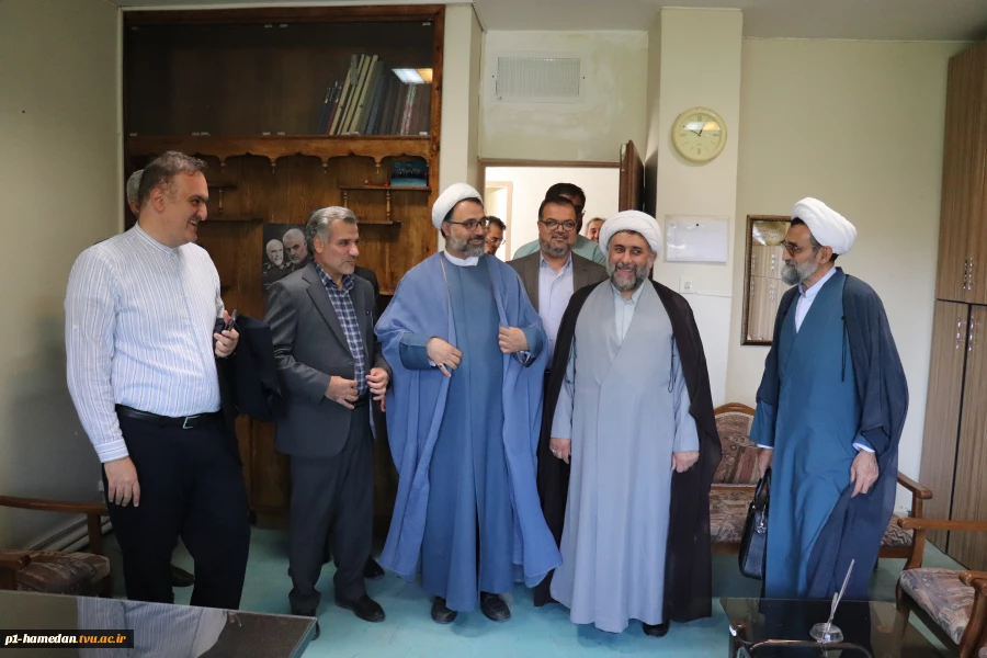 حجت الاسلام والمسلمین افلاکیان به‌عنوان نماینده نهاد مقام معظم رهبری در دانشگاه ملی مهارت استان همدان منصوب شد
 6
