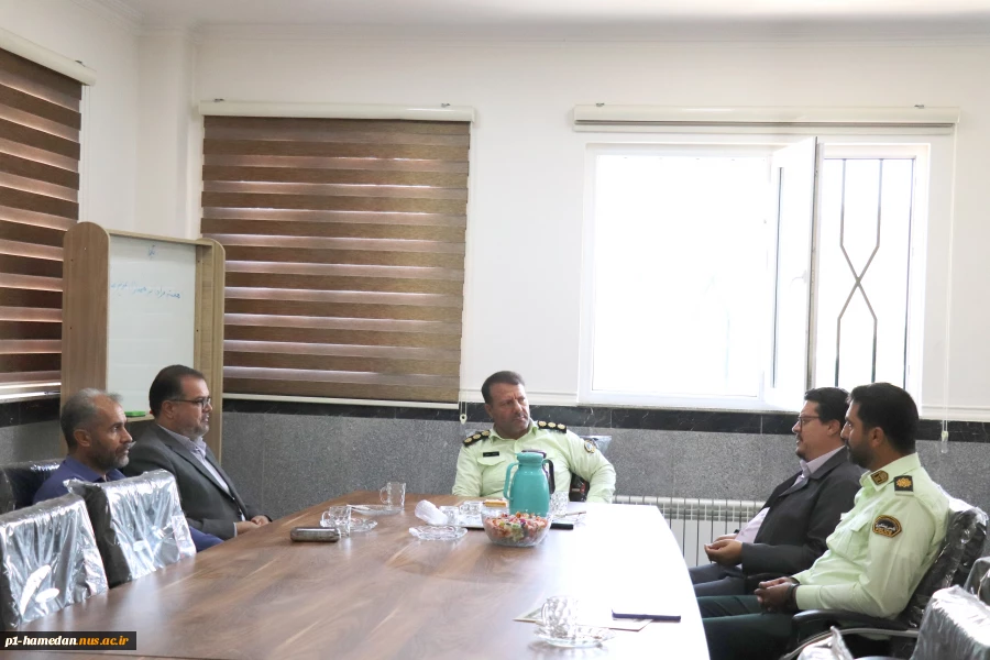 به مناسبت گرامیداشت هفته نیروی انتظامی انجام شد:
بازدید مسئولان دانشگاه ملی مهارت استان همدان از کلانتری ۱۶ به مناسبت هفته ناجا 4