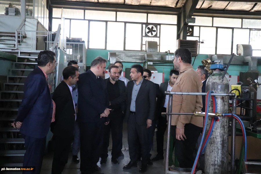 در راستای توسعه آموزشهای مهارت‌محور و تقویت تعامل مجلس با دانشگاه‌ انجام شد:
بازدید مهندس صوفی، نماینده مردم شریف همدان و فامنین از دانشگاه ملی مهارت استان
 3