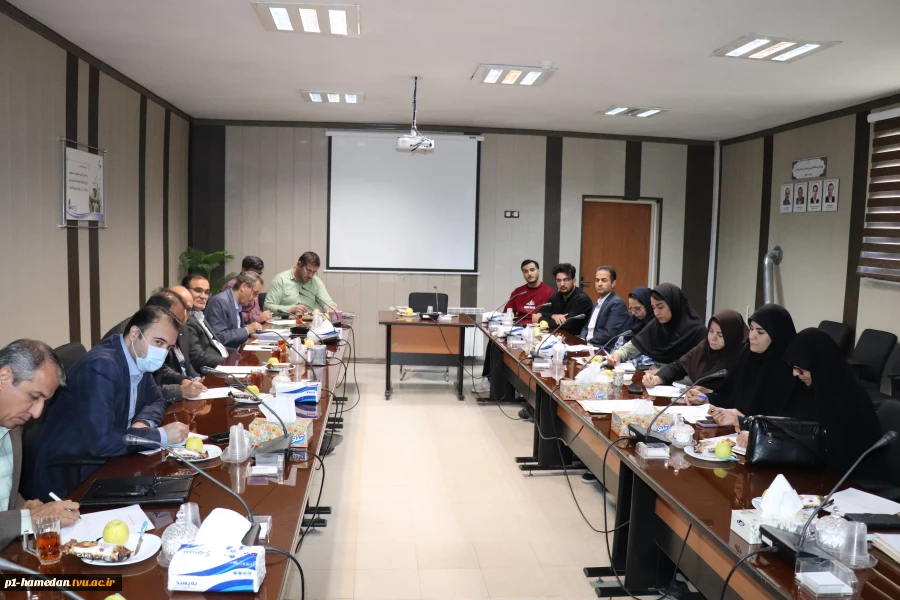 جلسه هم اندیشی با موضوع چشم انداز، فرصت‌ها، نقاط ضعف و قوت دانشگاه ملی مهارت  برگزار شد 3