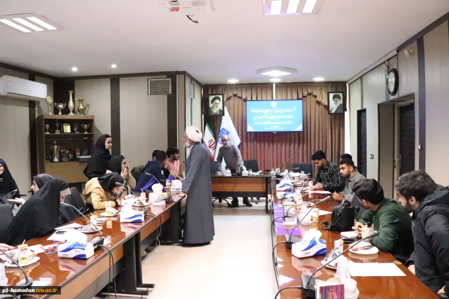 به همت دفتر نهاد نمایندگی مقام معظم رهبری(مدظله العالی) و معاونت فرهنگی دانشگاه ملی مهارت استان همدان برگزار شد؛
نشست دوره ا ی تربیتی شهید چمران (مدیران فردا)
 2