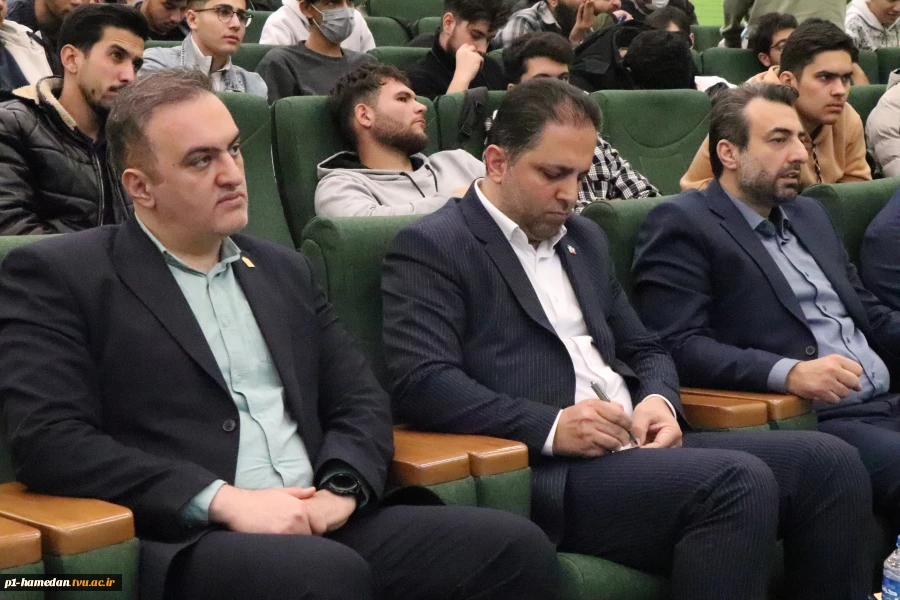 به مناسبت روز دانشجو؛
دکتر حسینی معاون هماهنگی امور اقتصادی استانداری همدان، میهمان ویژه دانشگاه ملی مهارت استان بود. 2