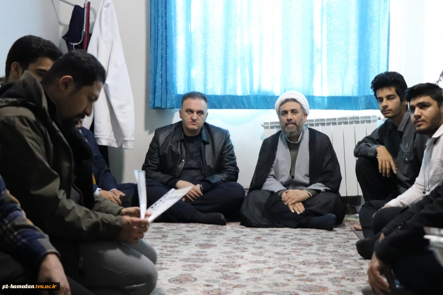 به مناسبت فرا رسیدن شب یلدا، هیئت رئیسه دانشگاه به همراه مسئول نهاد نمایندگی مقام معظم رهبری با حضور در خوابگاه‌ دانشجویی، این جشن باستانی و ملی را به دانشجویان تبریک گفتند. 3