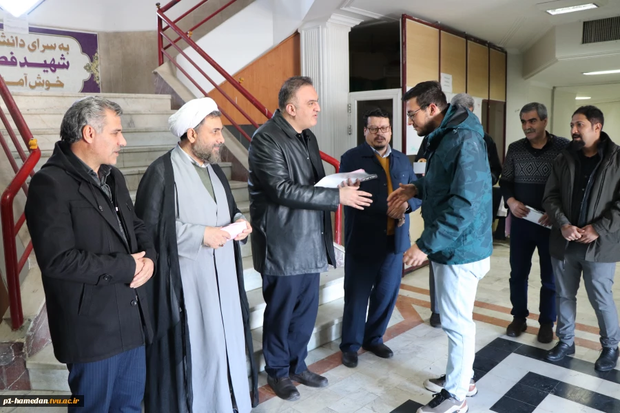 به مناسبت فرا رسیدن شب یلدا، هیئت رئیسه دانشگاه به همراه مسئول نهاد نمایندگی مقام معظم رهبری با حضور در خوابگاه‌ دانشجویی، این جشن باستانی و ملی را به دانشجویان تبریک گفتند. 5