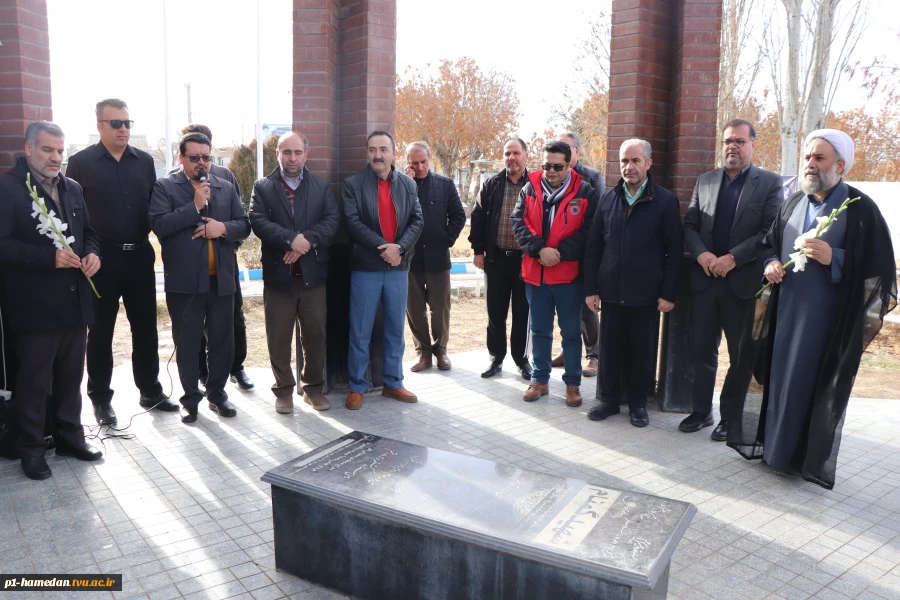 به مناسبت فرارسیدن چهل و هفتمین سالگرد پیروزی انقلاب اسلامی ایران برگزارشد:
آیین "تجدید میثاق با آرمان‌های امام راحل(ره) و عطرافشانی مزار شهید گمنام دانشکده شهید مفتح" 4