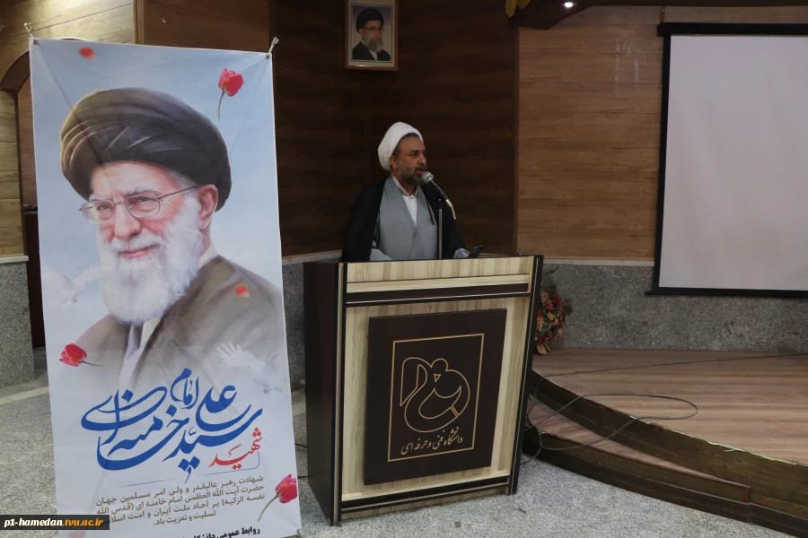 به مناسبت اربعین شهادت قائد امت برگزار شد؛
مراسم قرائت دعای توسل، سخنرانی مذهبی و تبیینی و مدیحه سرایی اهل بیت علیهم السلام در دانشکده شهید مفتح  4