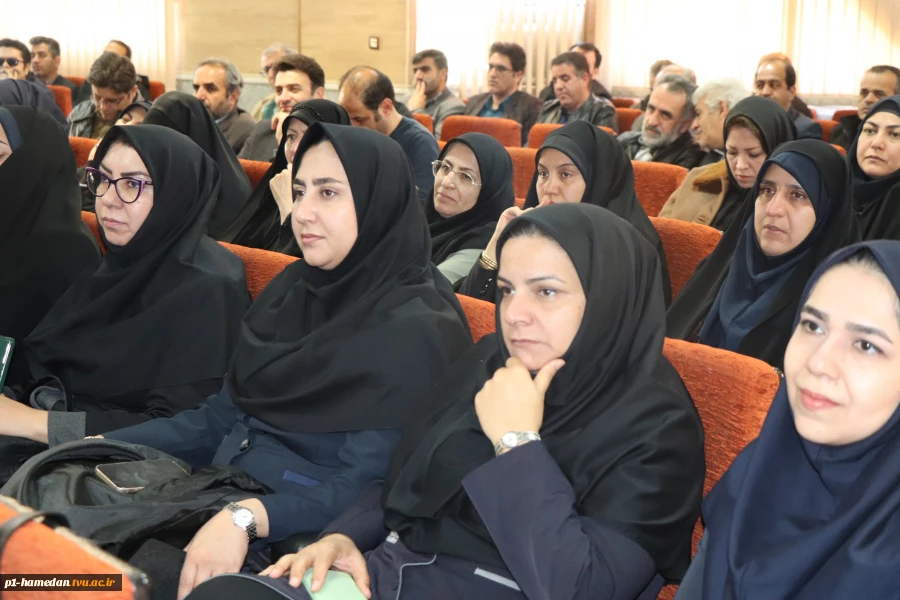 به مناسبت اربعین شهادت قائد امت برگزار شد؛
مراسم قرائت دعای توسل، سخنرانی مذهبی و تبیینی و مدیحه سرایی اهل بیت علیهم السلام در دانشکده شهید مفتح  2