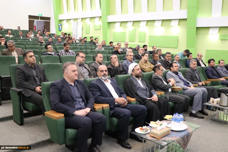 دکتر قادری رهقی درمراسم تجلیل از سرآمدان آموزشی دانشگاه ملی مهارت واحد استان همدان تاکید کرد:
آموزش‌های مهارت محور یک ضرورت اجتناب ناپذیر است، انتخاب نیست! 2