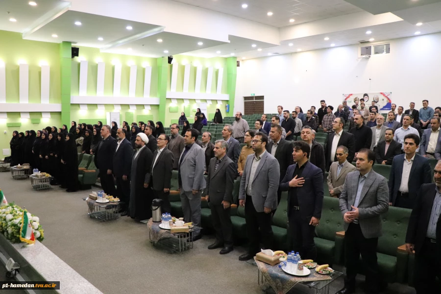 دکتر قادری رهقی درمراسم تجلیل از سرآمدان آموزشی دانشگاه ملی مهارت واحد استان همدان تاکید کرد:
آموزش‌های مهارت محور یک ضرورت اجتناب ناپذیر است، انتخاب نیست! 2