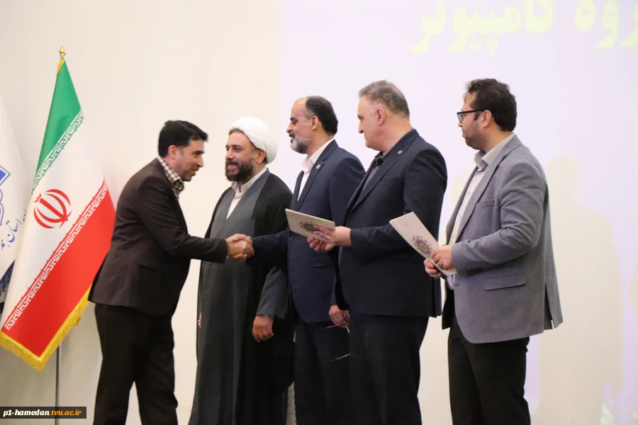 دکتر قادری رهقی درمراسم تجلیل از سرآمدان آموزشی دانشگاه ملی مهارت واحد استان همدان تاکید کرد:
آموزش‌های مهارت محور یک ضرورت اجتناب ناپذیر است، انتخاب نیست! 2