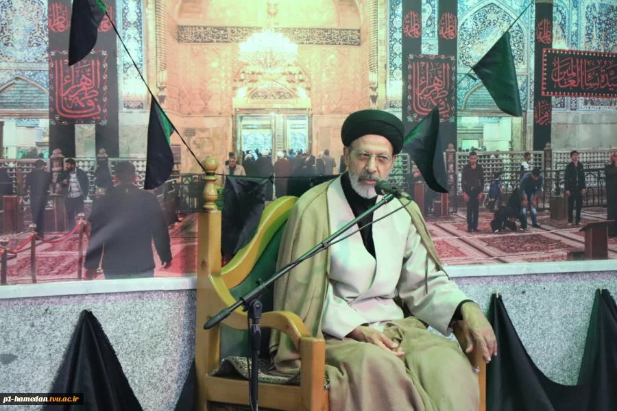 مراسم عزاداری روز هشتم ماه محرم با حضور جمعی از دانشجویان، اساتید و کارکنان در دانشگاه برگزار شد. 2