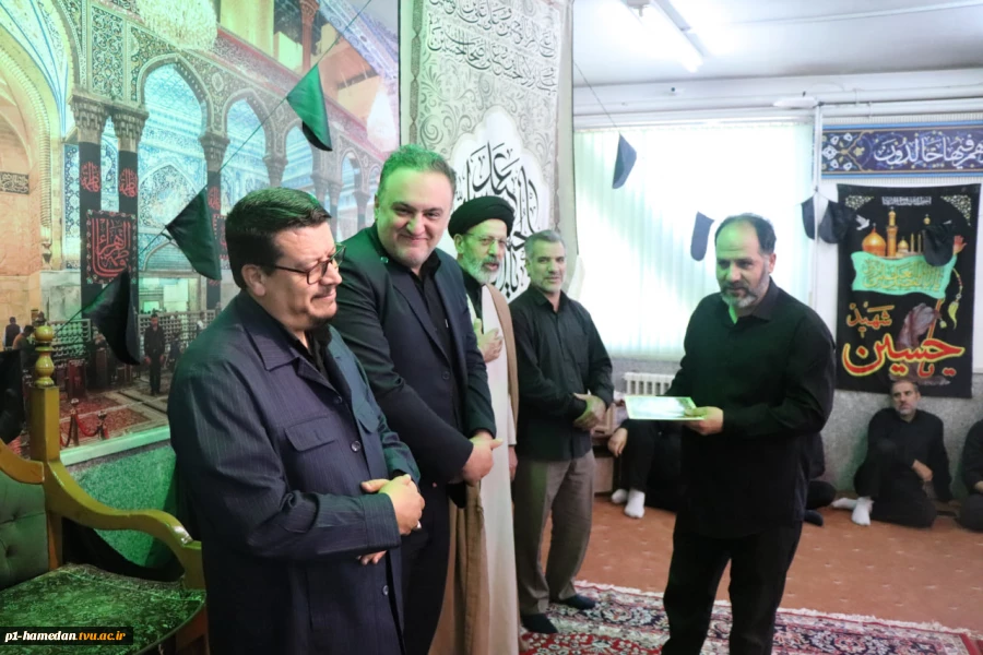 مراسم عزاداری روز هشتم ماه محرم با حضور جمعی از دانشجویان، اساتید و کارکنان در دانشگاه برگزار شد. 6