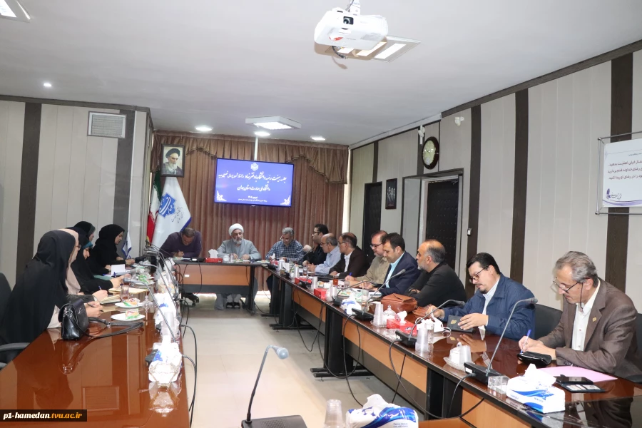 برگزاری جلسه هیئت رئیسه دانشگاه با دفترنهاد در آستانه سال تحصیلی نو    3