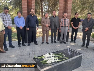 به مناسبت هفته دفاع مقدس برگزار شد:
مراسم قرائت زیارت عاشورا، سخنرانی تبیینی، تقدیر از ایثارگران و غبارروبی مزار شهید گمنام دانشکده شهید مفتح 
 2